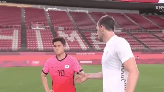 韓国サッカー選手の握手拒否
